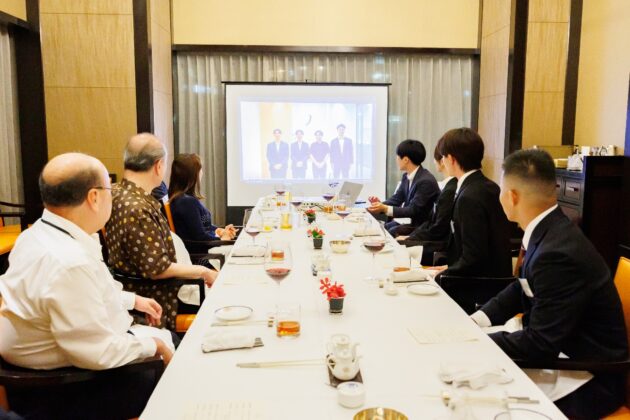 会社紹介動画の上映